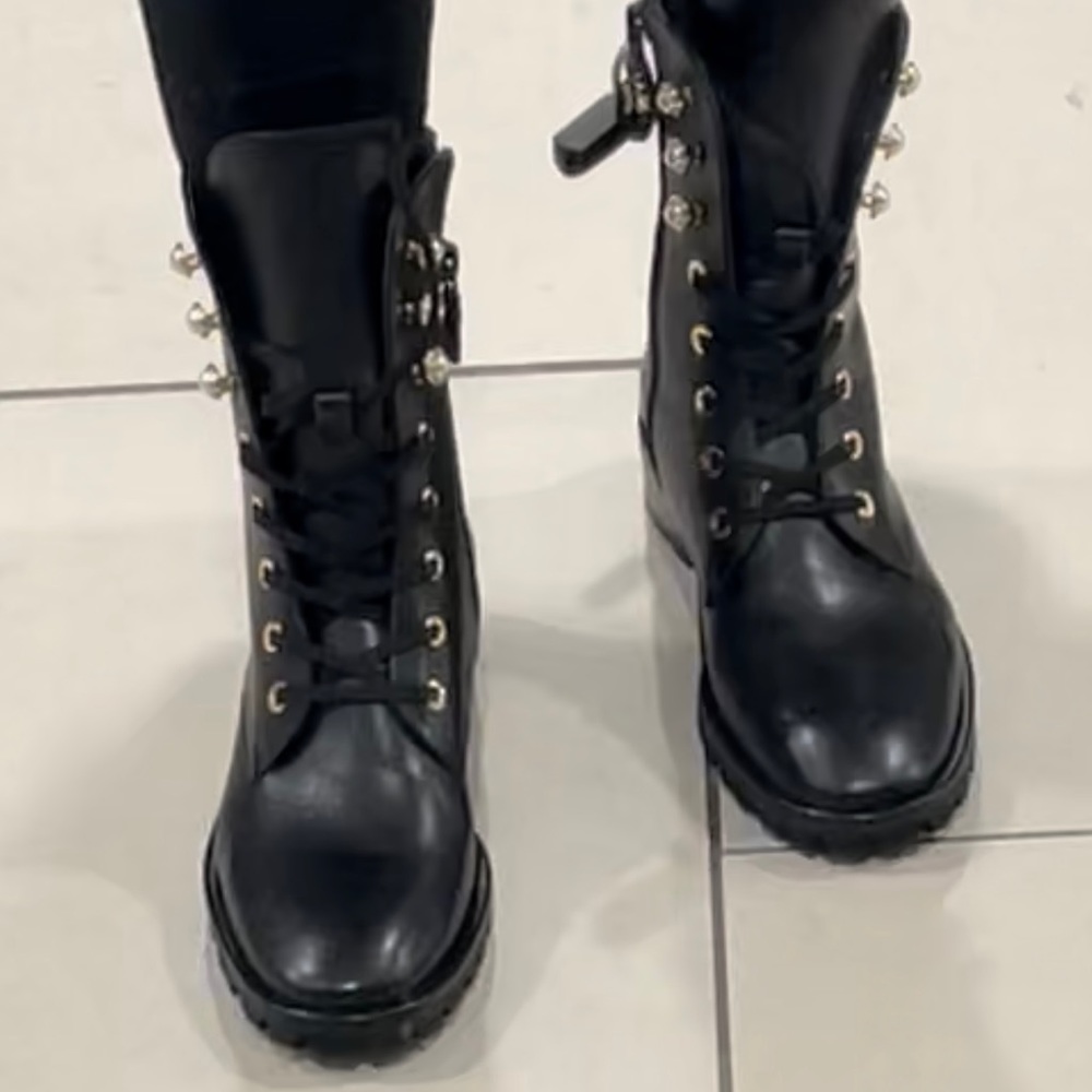 Stuart weitzman laine pearl boots 5.5